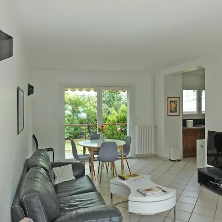 Maison Avec Jardin Au Centre De Avec Borne De Recharge Voiture Electrique Villa *